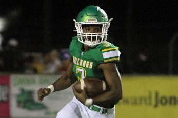 Suwannee running back Malachi Graham rushes up the field against Paxon on Oct. 15. (PAUL BUCHANAN/Special to the Reporter)