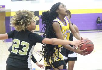 Columbia guard Na’Haviya Paxton drives to the basket against Oakleaf on Wednesday night. (JORDAN KROEGER/Lake City Reporter)