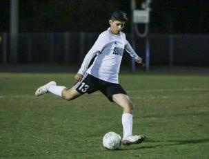 Suwannee's Alex Beristain passes the ball up the field against Columbia on Jan. 7. (BRENT KUYKENDALL/Lake City Reporter)