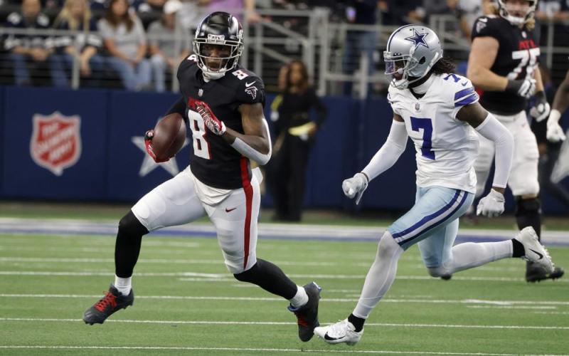 Atlanta Falcons tight end Kyle Pitts (8) catches a pass for a first down as Dallas Cowboys cornerback Trevon Diggs (7) on Nov. 14 in Arlington, Texas. (MICHAEL AINSWORTH/Associated Press)