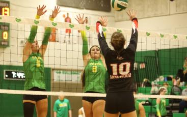 Suwannee hitters Kenlie Lindboe (5) and Jaci Thomas (8) defend a shot from Fort White hitter Arayna Arrowood on Tuesday night. (PAUL BUCHANAN/Lake City Reporter)