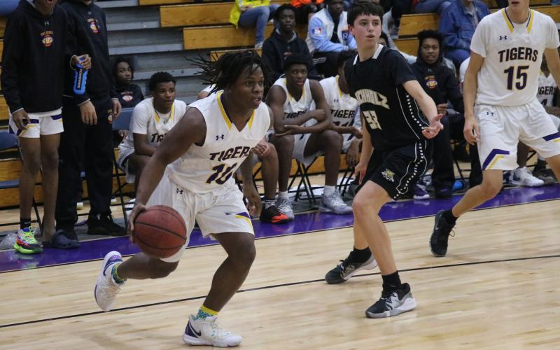 Columbia forward Marlon Pollock drives baseline against Buchholz on Jan. 21. (JORDAN KROEGER/Lake City Reporter)