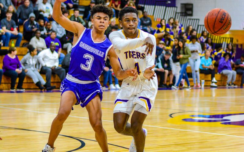 Columbia guard Kenney Gaines passes away from Gainesville's Justin Wilburn on Tuesday night. (THOMAS RICKS/Special to the Reporter)