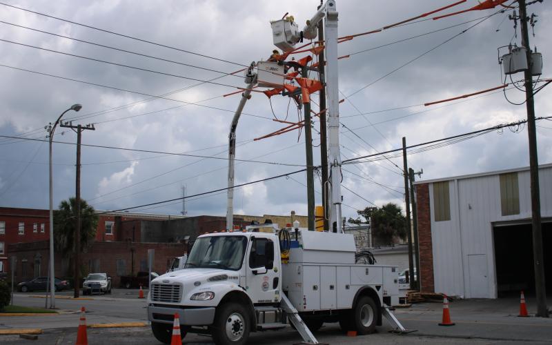 FPL crews at work on Northwest Columbia Avenue power lines last week. (TONY BRITT)