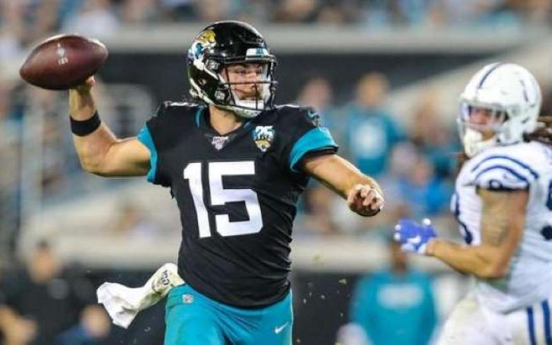 Jacksonville Jaguars quarterback Gardner Minshew II (15) throws a touchdown pass during the fourth quarter of a game against the Indianapolis Colts on Dec. 29, 2019 in Jacksonville. Jaguars won 38-20. (GARY LLOYD MCCULLOUGH/TNS)