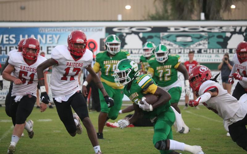 Suwannee’s Terrell Atkinson takes a carry up the field against Santa Fe on Friday night. (TONY BRITT/Lake City Reporter)