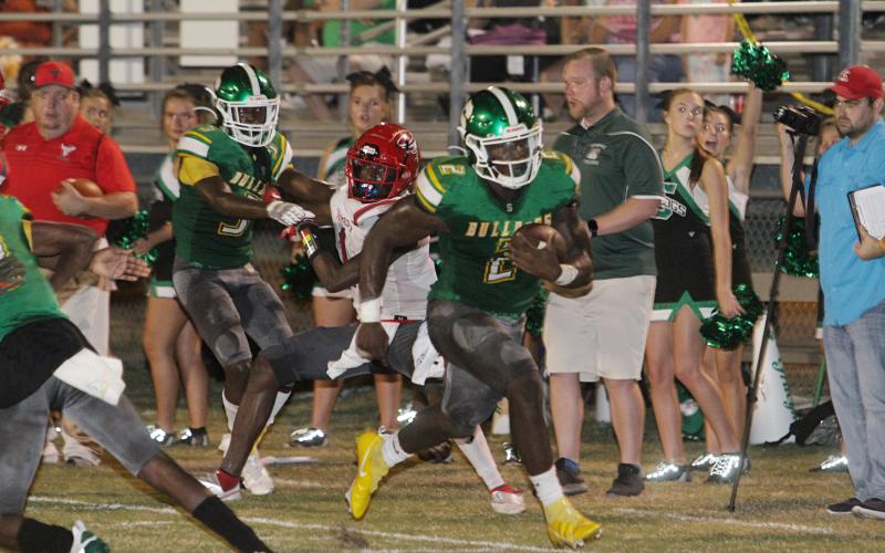 Suwannee quarterback Jaquez Moore bolts down the sideline to score a touchdown against Bradford last week. (PAUL BUCHANAN/Special to the Reporter)