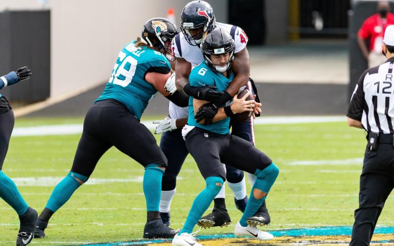 Houston Texans inside linebacker Zach Cunningham (41) tackles Jacksonville Jaguars quarterback Jake Luton (6) in the second quarter on Sunday in Jacksonville. (MATTHEW PENDLETON/TNS)