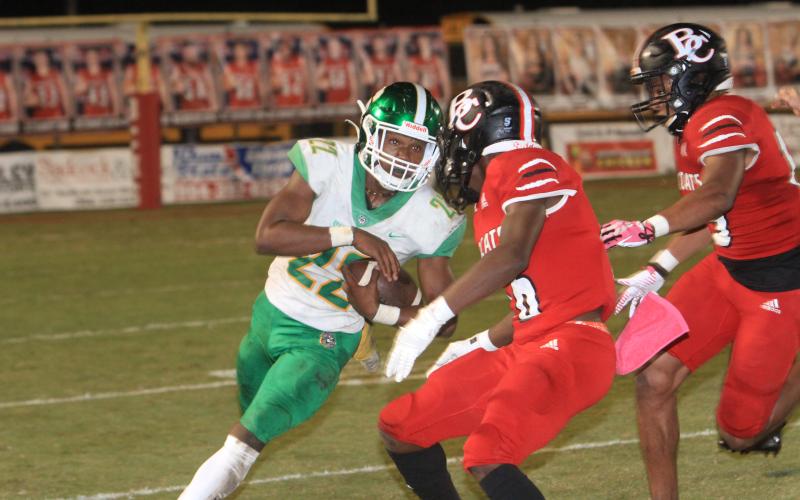 Suwannee running back Malachi Graham takes a carry up the field against Baker County last Friday. (PAUL BUCHANAN/Special to the Reporter)
