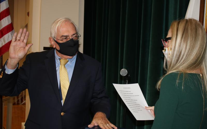 Lake City mayor Stephen Witt recites his oath of office Monday night as he’s sworn-in by city clerk Audrey Sikes. (TONY BRITT/Lake City Reporter)