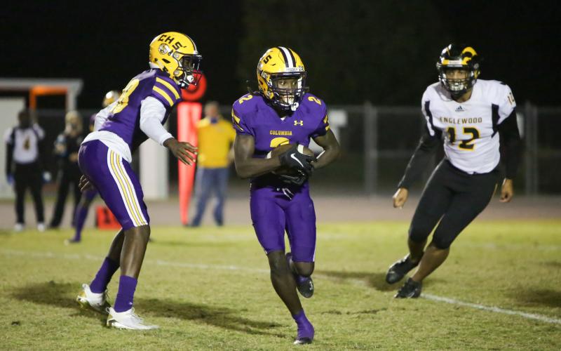 Columbia receiver takes a handoff from quarterback Marcus Peterson against Englewood on Nov. 6. (BRENT KUYKENDALL/Lake City Reporter)
