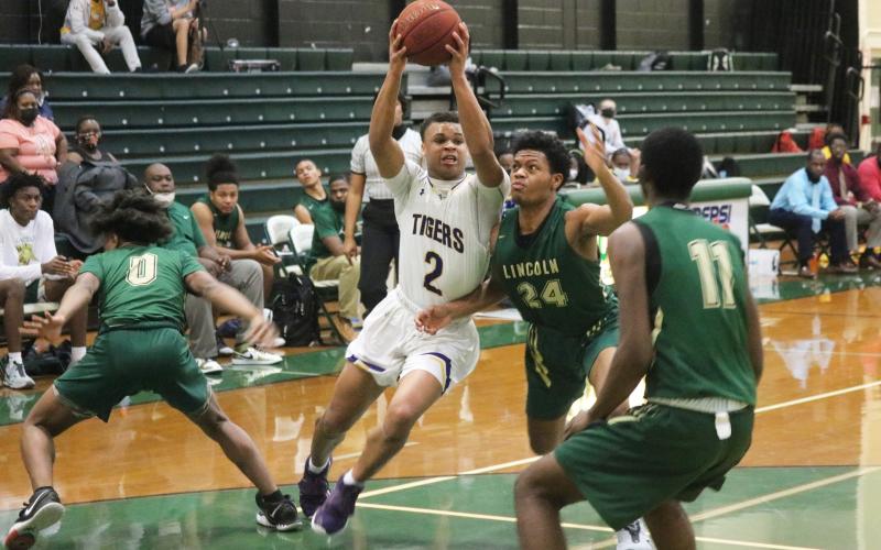 Columbia guard Amare Ferrell drives to the basket as Lincoln guard Jaylen Auston defends during the District 2-6A championship last Friday. (JORDAN KROEGER/Lake City Reporter)