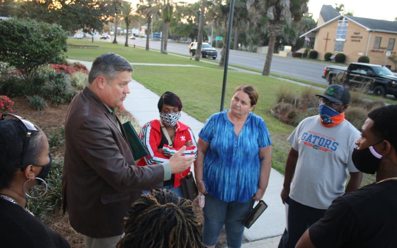 Sheriff Mark Hunter (left) discusses internet cafes with a group of supporters Thursday evening. (TONY BRITT/Lake City Reporter)
