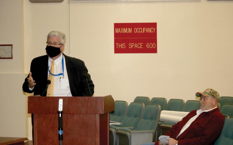Daniel Sweat (left) speaks to the Lake City Council in a December meeting as Paul Dyal looks on. (FILE)