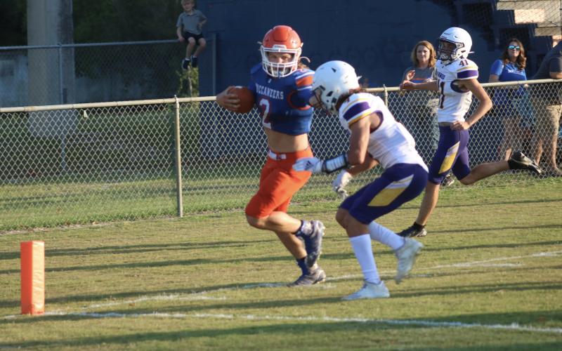 Branford receiver Cade Coker scored a touchdown against Bell during the teams’ spring game Monday night. (JAMIE WACHTER/Lake City Reporter)