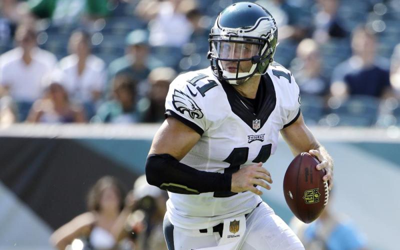 Former Philadelphia Eagles' Tim Tebow looks to pass during the second half of a preseason game against the Indianapolis Colts on Aug. 16, 2015 in Philadelphia. The former Florida star and 2007 Heisman Trophy-winning quarterback signed a one-year contract with the Jacksonville Jaguars on Thursday and will attempt to revive his pro career as a tight end. (AP FILE PHOTO)