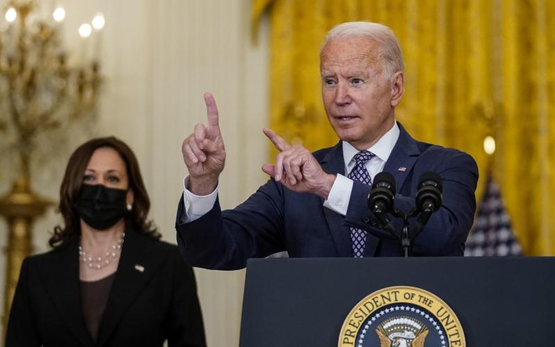 U.S. President Joe Biden, flanked by Secretary of Defense Lloyd Austin, Vice President Kamala Harris, Secretary of State Antony Blinken and White House National Security Advisor Jake Sullivan, delivers remarks on the evacuation of American citizens and their families, SIV applicants and their families, and vulnerable Afghans from Afghanistan, in the East Room of the White House complex on Friday in Washington, DC. (KENT NISHIMURA/Los Angeles Times)