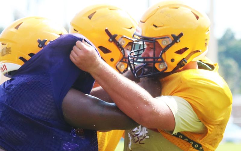 Columbia center Carson Gregory blocks defensive tackle Garris Reed during practice on Wednesday. (JORDAN KROEGER/Lake City Reporter)