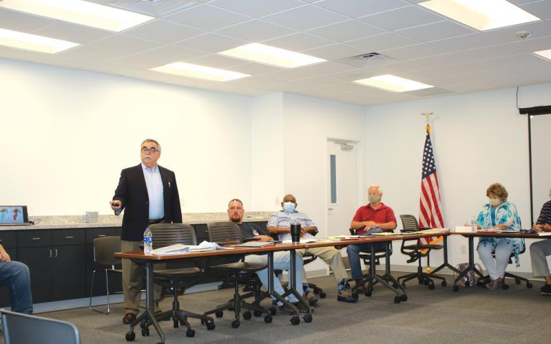 Kurt Spitzer (left) gives a presentation about building redistricting maps Wednesday afternoon. (TONY BRITT/Lake City Reporter)