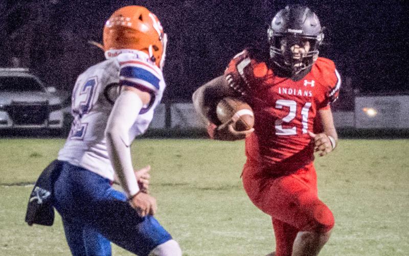 Fort White running back Lecosta Byrd rushes up the field against Branford on Sept. 24. (CHRISTINA FEAGIN/Special to the Reporter)