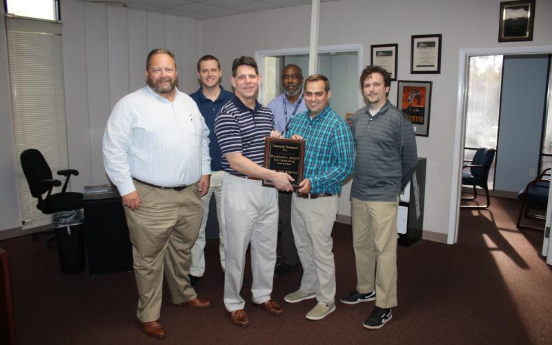 Lake City Reporter Publisher Todd Wilson (from left), Sports Editor Jordan Kroeger, CNI President Mark Major, Reporter Tony Britt, Editor Jamie Wachter and Assistant Editor Morgan McMullen pose with the President’s Award for Outstanding Journalism. (CHRIS RATLIFF/Lake City Reporter)