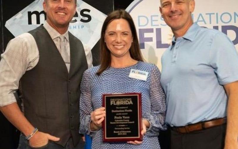 Paula Vann (middle) accepts her plaque last month. (COURTESY)
