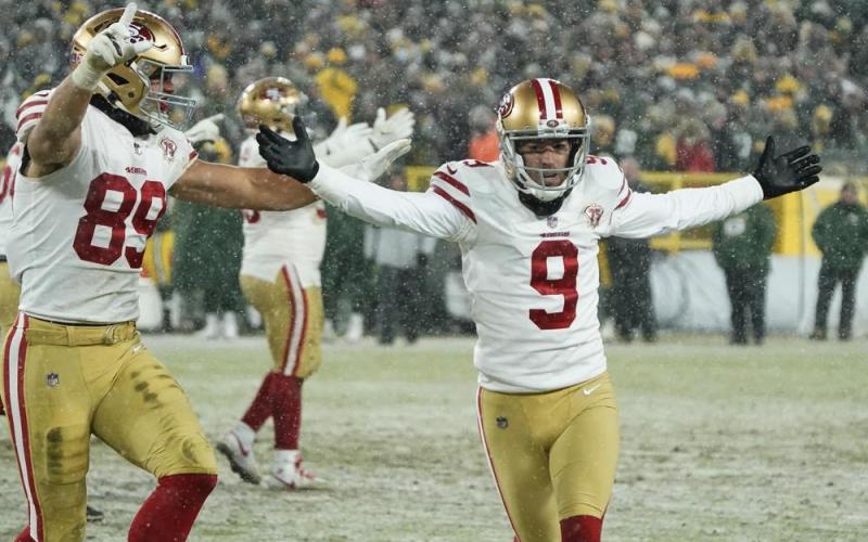 San Francisco 49ers' Robbie Gould celebrates after making the game-winning field goal to beat the Green Bay Packers in an NFC divisional playoff game on Saturday in Green Bay, Wis. The 49ers won 13-10 to advance to the NFC championship game. (MORRY GASH/Associated Press)