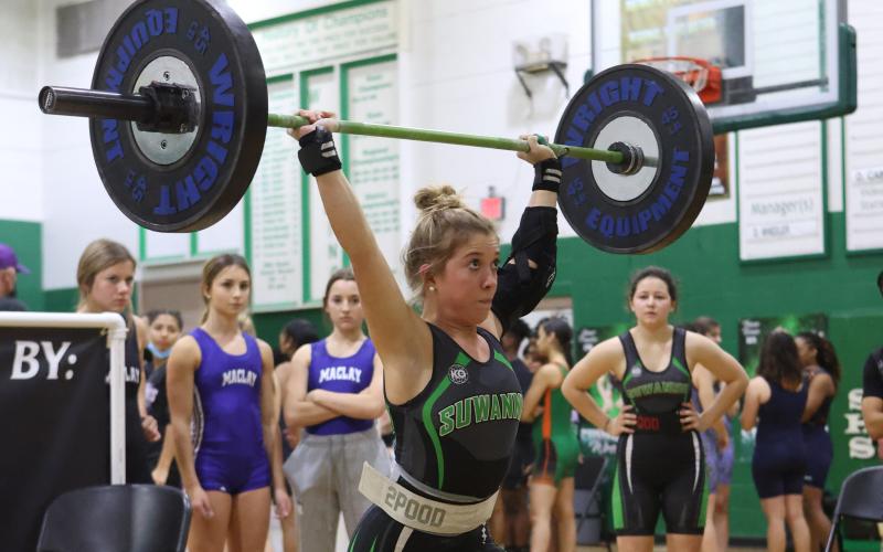 Suwannee’s Matti Marsee performs the clean and jerk during the District 4-1A meet on Jan. 21. (PAUL BUCHANAN/Special to the Reporter)
