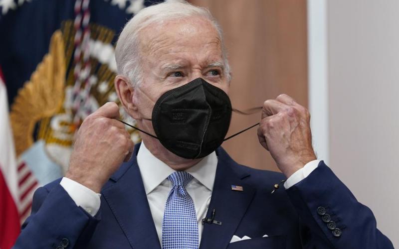 President Joe Biden removes his face mask as he arrives to speak about the economy during a meeting with CEOs in the South Court Auditorium on the White House complex on July 28, Washington. (SUSAN WALSH/Associated Press)