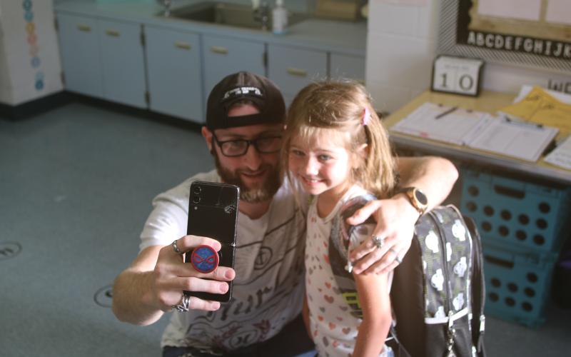 Vincent Tugman takes a selfie with Gwendolyn Tugman as she begins school as a Summers Elementary School kindergartener on Wednesday morning. (TONY BRITT/Lake City Reporter)