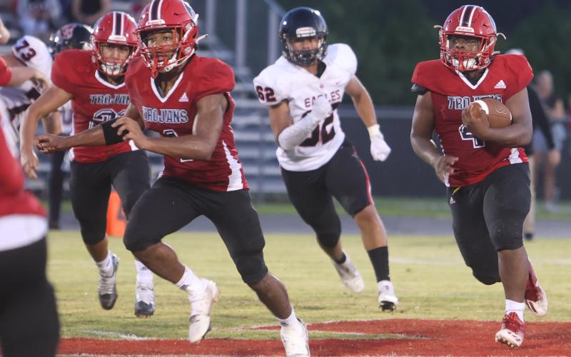 Hamilton County running back Jeff Walls takes a carry up the field during Friday’s Preseason Classic against North Florida Christian. (PAUL BUCHANAN/Special to the Reporter)