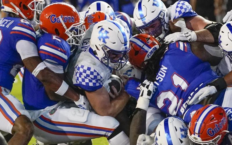 Kentucky quarterback Will Levis (center) scores a touchdown on a 1-yard run against Florida during Saturday’s game in Gainesville. (JOHN RAOUX/Associated Press)