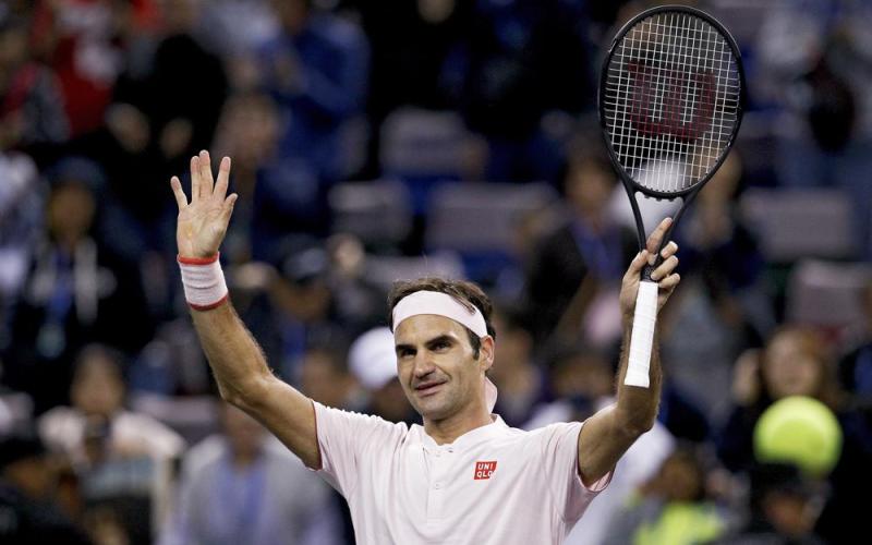 Roger Federer waves to spectators after defeating Daniil Medvedev in their men's singles match of the Shanghai Masters tennis tournament at Qizhong Forest Sports City Tennis Center on Oct. 10, 2018, in Shanghai, China. (AP FILE)