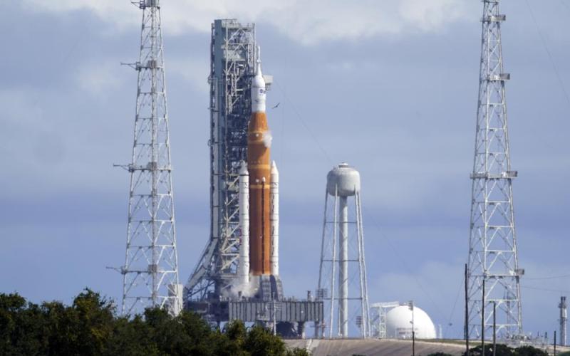 The NASA moon rocket for the Artemis mission stands on Pad 39B at the Kennedy Space Center on Wednesday. A hydrogen leak was detected on the rocket during a tanking test. (JOHN RAOUX/Associated Press)
