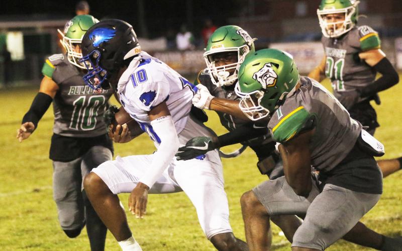 Suwannee cornerbacks PJ Davis (13) and Radarian Griffin (1) tackle Wildwood receiver Jamari Dickens last Friday. (JAMIE WACHTER/Lake City Reporter)