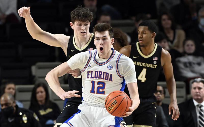 Florida forward Colin Castleton plays against Vanderbilt on March 1 in Nashville, Tenn. (AP FILE)