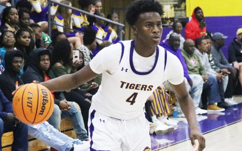 Columbia forward Ty'jahn Wright looks for a lane to drive to the basket against Santa Fe on Dec. 16. (JORDAN KROEGER/Lake City Reporter)