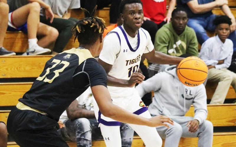 Columbia guard Isaac Broxey looks for a driving lane against Buchholz on Dec. 14, 2022. (JORDAN KROEGER/Lake City Reporter)