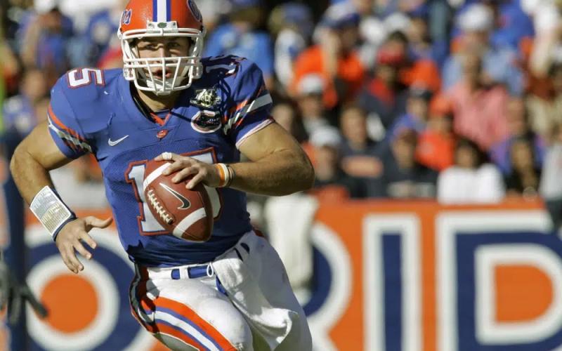 Florida quarterback Tim Tebow scrambles against Florida Atlantic on Nov. 17, 2007, in Gainesville. (AP FILE)