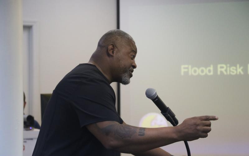 Ron Williams II offered support to the city organizing meetings about gun violence during Monday’s City Council meeting. (MORGAN MCMULLEN/Lake City Reporter)