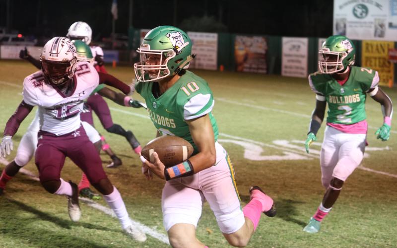 Suwannee’s Kodi Lang heads upfield against Madison County last season at Langford Stadium. The Cowboys are one of the seven playoff teams on the Bulldogs’ schedule this fall. (PAUL BUCHANAN/Special to the Reporter)
