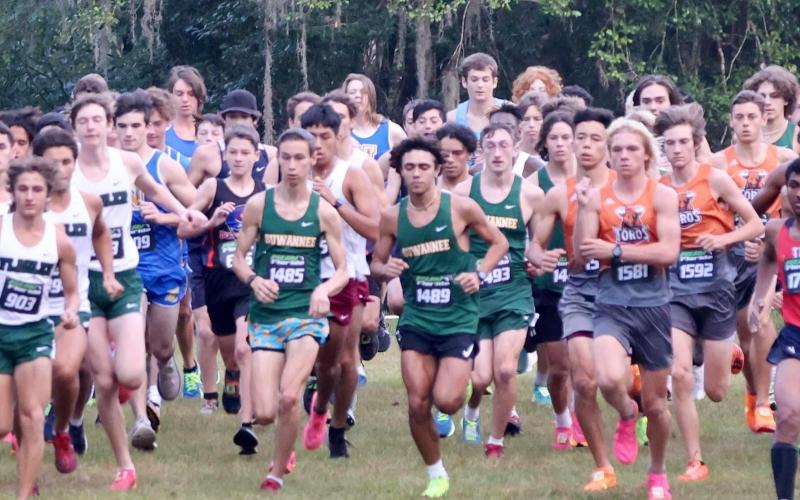 Suwannee runners Paul Gunter (middle left) and Morgan Mobley (middle right) take off at the Alligator Lake Invitational on Saturday. (COURTESY)