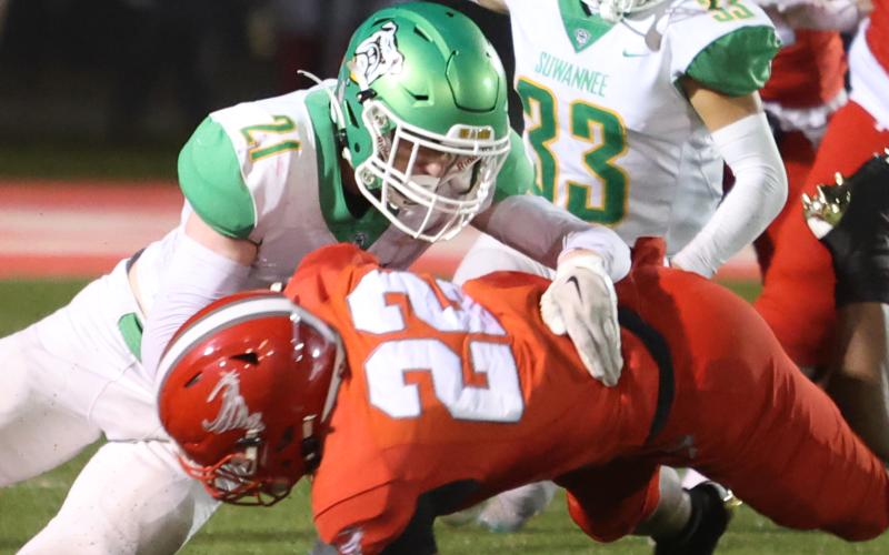 Suwannee defensive lineman Hunter Watson tackles Bradford running back Brian Cliffin III last Friday. (PAUL BUCHANAN/Special to the Reporter)