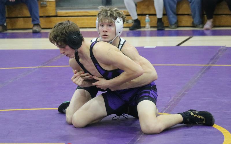 Suwannee's Austin McKinney (right) wrestles against Columbia's Arthur Vanderpool on Thursday night. (JORDAN KROEGER/Lake City Reporter)