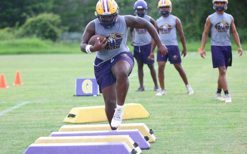 Columbia running back Johnathan Andrews runs through a drill during Monday's practice. (JORDAN KROEGER/Lake City Reporter)