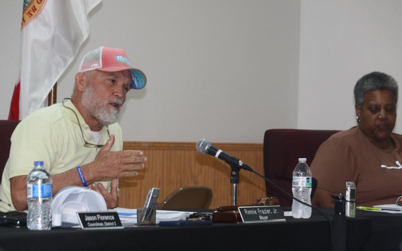 Fort White Mayor Ronnie Frazier talks about the options the town faces in regards to its water supply during Monday’s meeting at the Fort White Community Center. (TONY BRITT/Lake City Reporter)