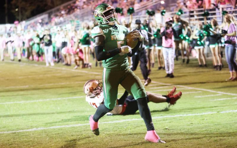 Suwannee receiver MJ Rossin scores a touchdown against Baker County last Friday. (PUAL BUCHANAN/Special to the Reporter)