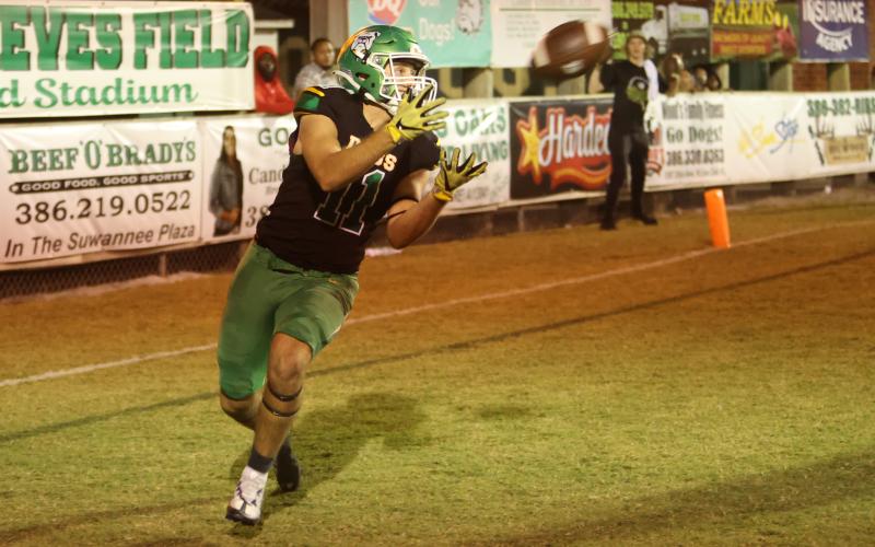 Suwannee tight end Logan Brooks catches a 2-point conversion for the go-ahead points in Friday’s 25-24 win over Chiles. (PAUL BUCHANAN/Lake City Reporter)