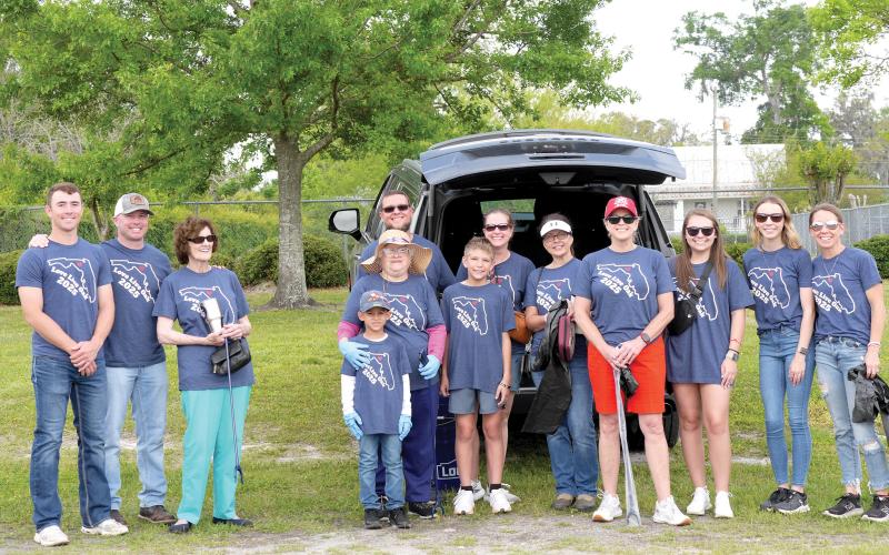 Sixteen teams of parishioners of First Baptist Church and Westwood Baptist Church canvassed the City of Live Oak on Sunday to pick up trash as a form of community service. (COURTESY FIRST BAPTIST CHURCH)