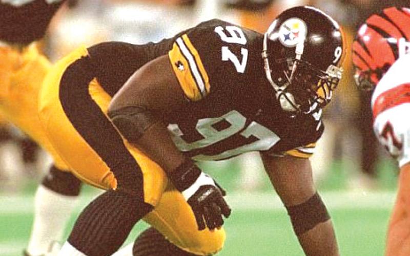 Ray Seals lines up for a snap against the Cincinnati Bengals as a member of the Pittsburgh Steelers. (COURTESY)